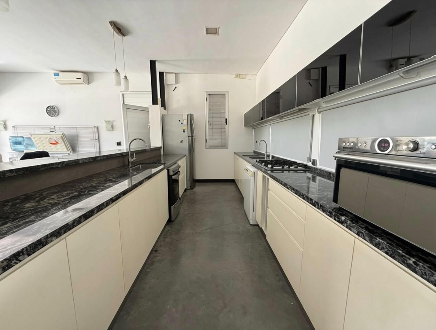 Foto de Venta Casa en Funes con Piscina, radiadores y cocheras, imagen 3