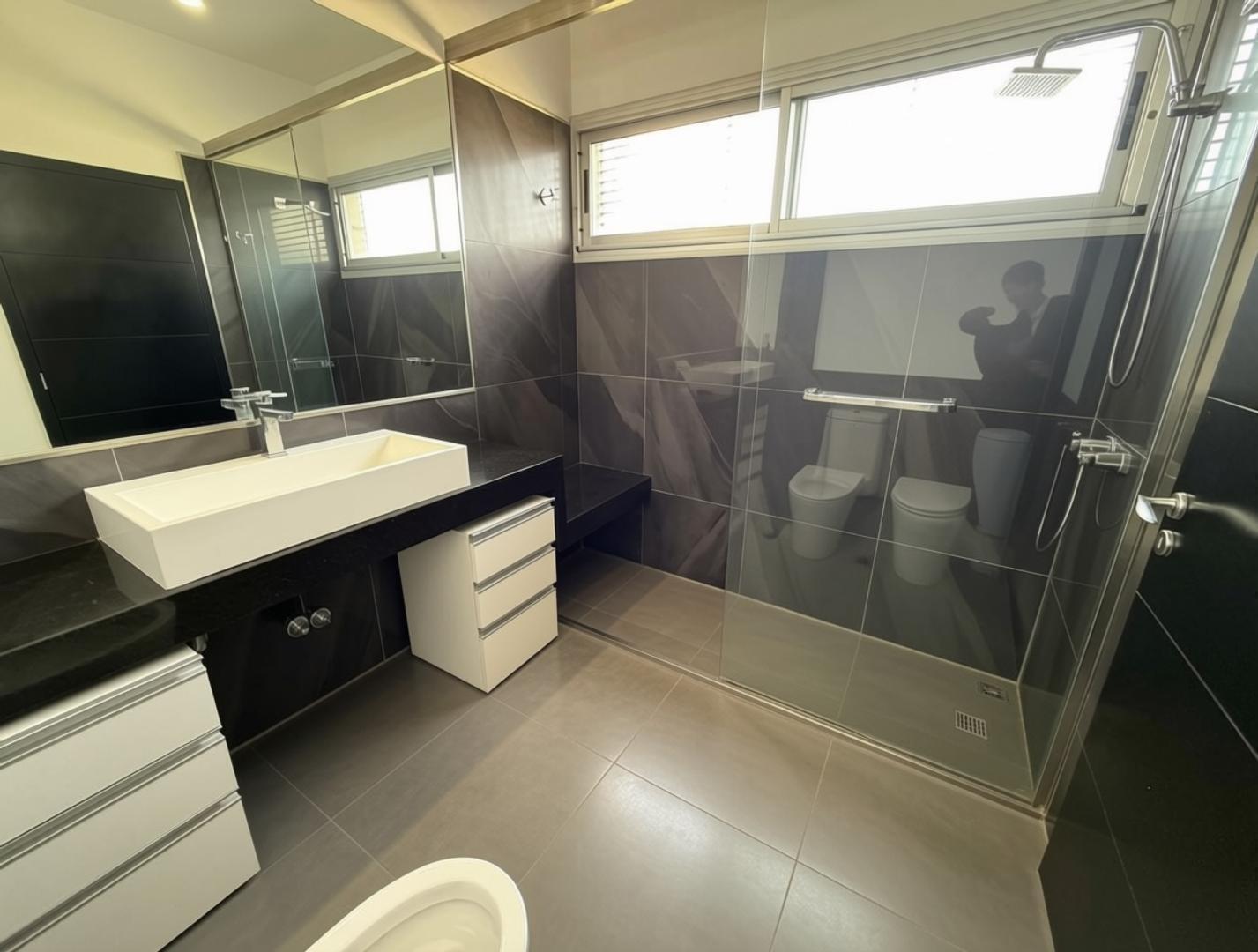 Foto de Venta Casa en Funes con Piscina, radiadores y cocheras, imagen 4