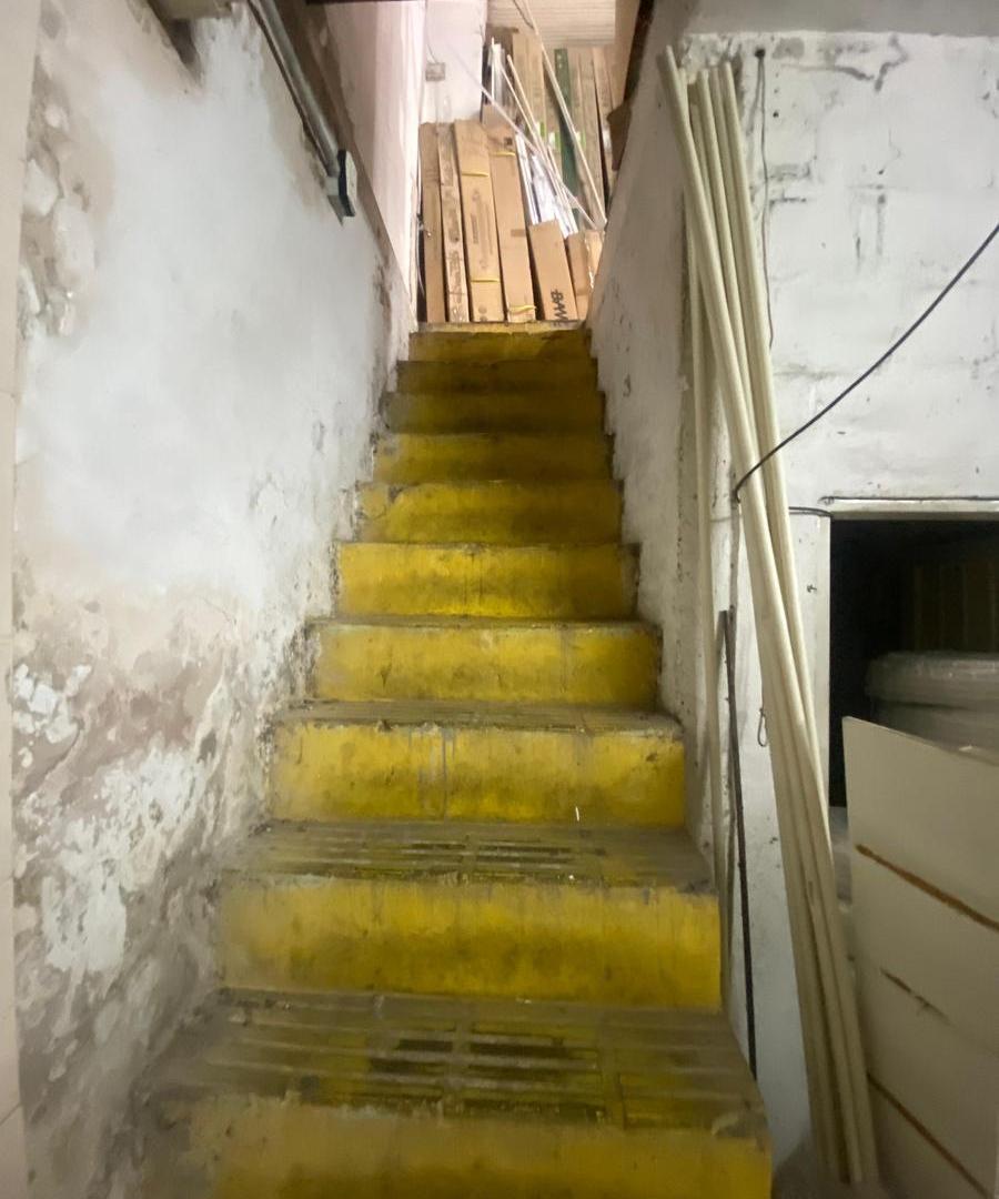 Foto de VENTA LOCAL Y PLANTA ALTA ESQUINA MICROCENTRO, imagen 2