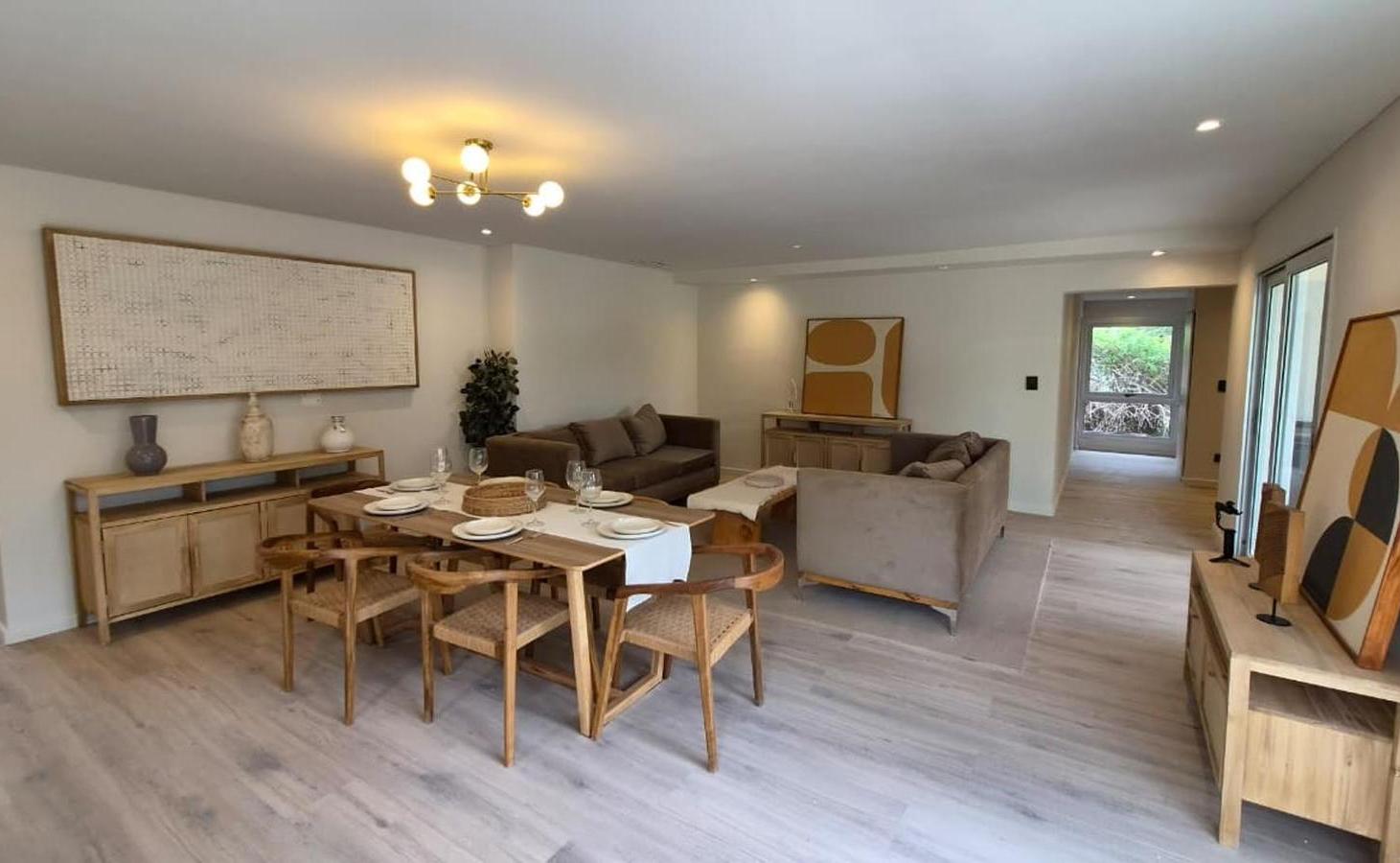 Foto de Venta Casa 3 dormitorios y Piscina en Funes Hills Miraflores, imagen 2