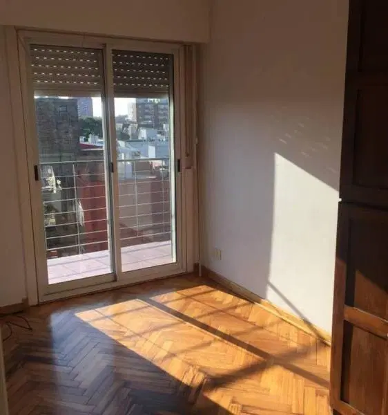 Excelente 3 ambientes Muy Luminoso con Balcon y Baulera 8