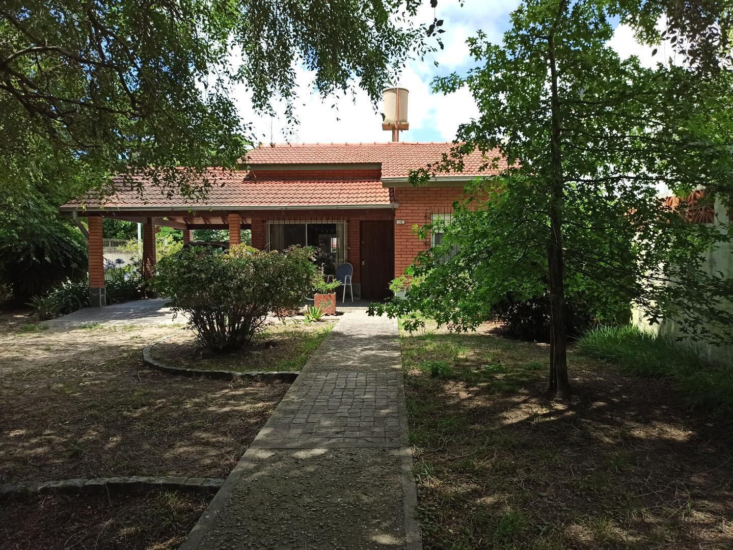 Foto de RETASADO !! HERMOSO CHALET 4 AMB- CON GAS NATURAL, imagen 4
