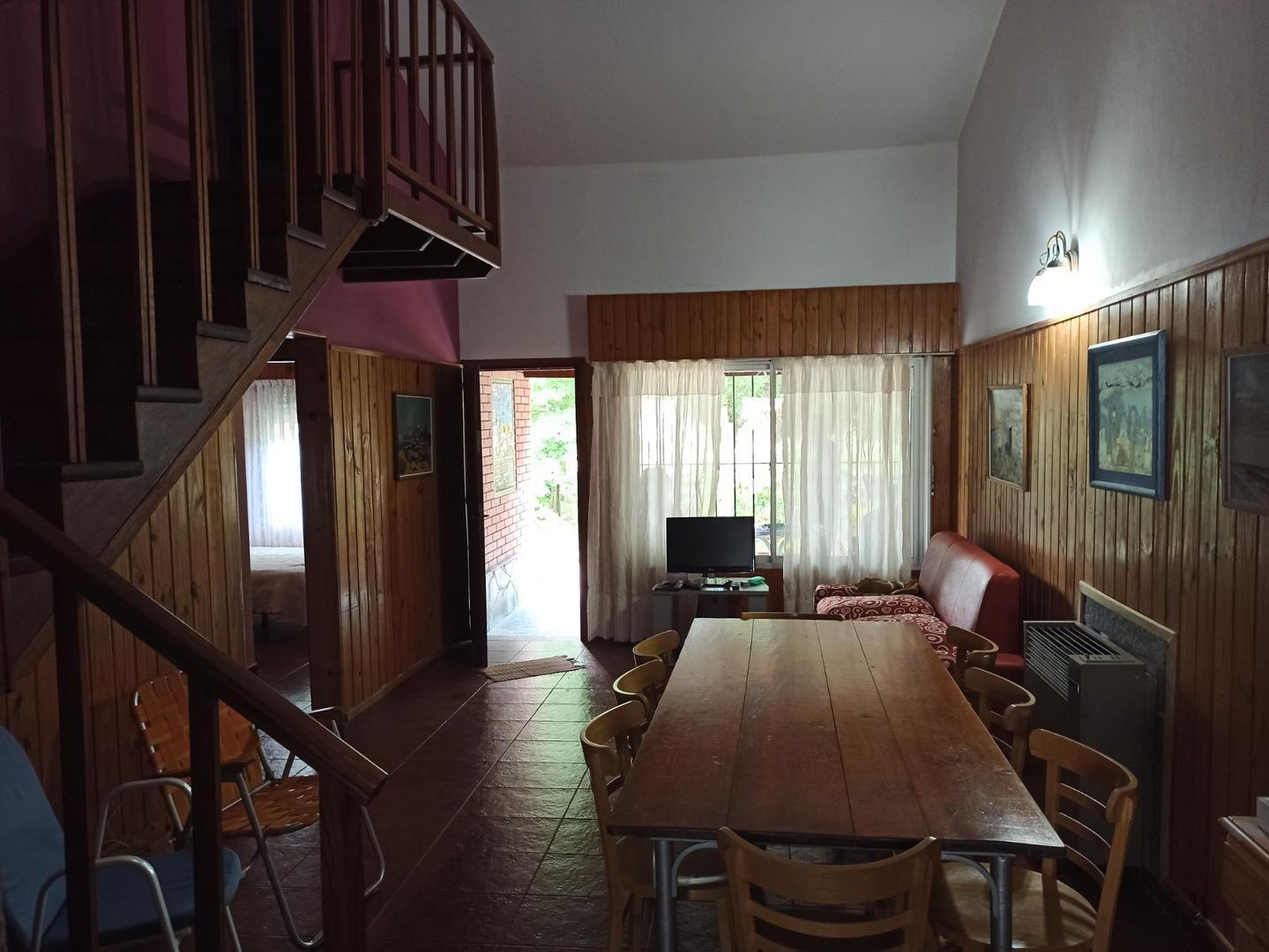 Foto de RETASADO !! HERMOSO CHALET 4 AMB- CON GAS NATURAL, imagen 5