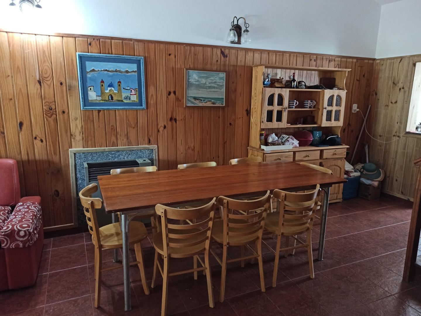 Foto de RETASADO !! HERMOSO CHALET 4 AMB- CON GAS NATURAL, imagen 3