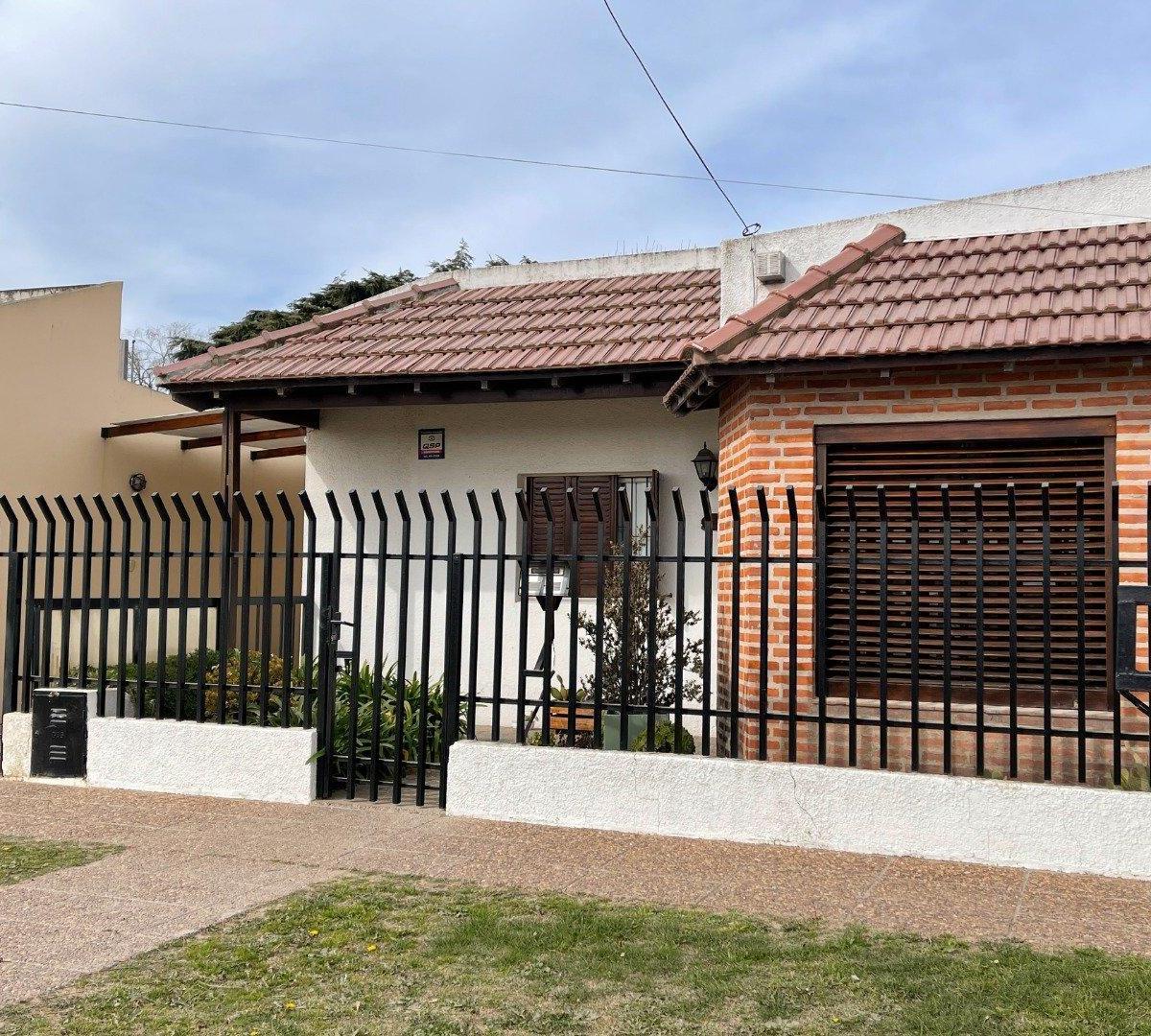 Casa de Tres Dorm. 1