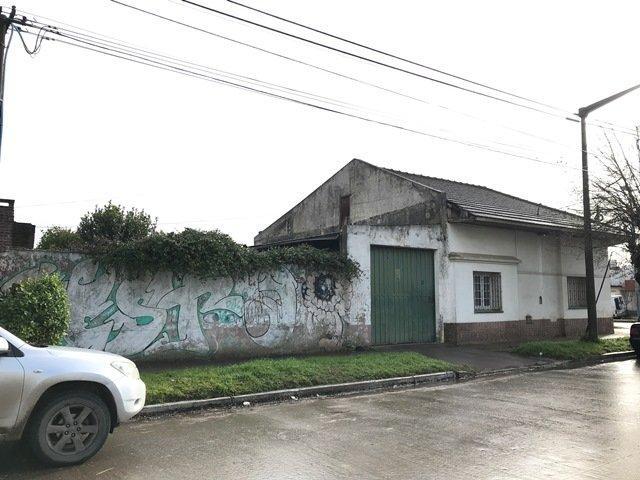 Casa con Local y Deposito 2