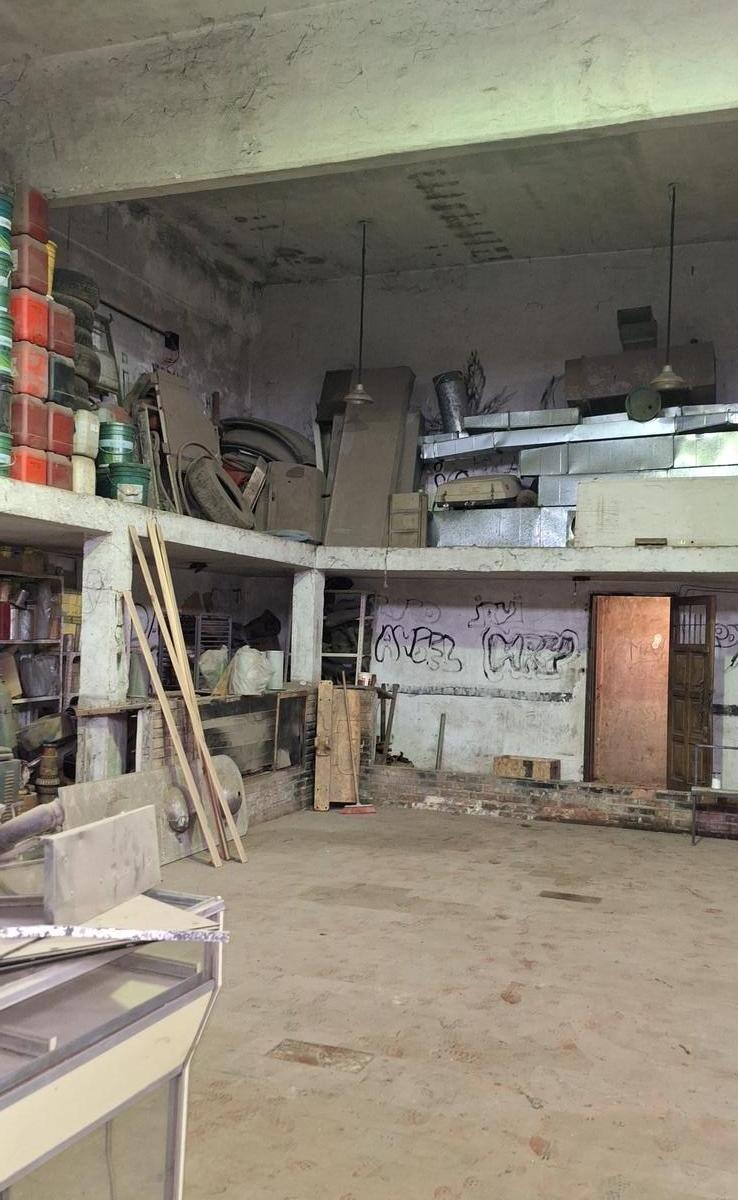 Local en Venta Sobre 2700 m² C/local y Galpon 450 m² 4