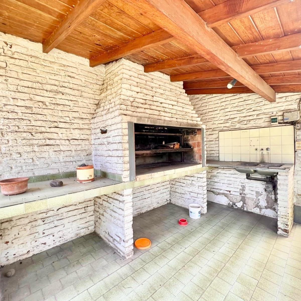 Foto de VENTA CASA ESQUINA COMERCIAL MORENO CENTRO LADO SUR, imagen 2