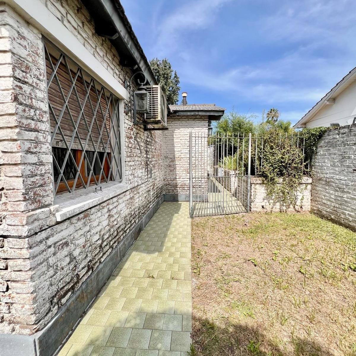 Venta Casa Esquina Comercial Moreno Centro Lado Sur 3