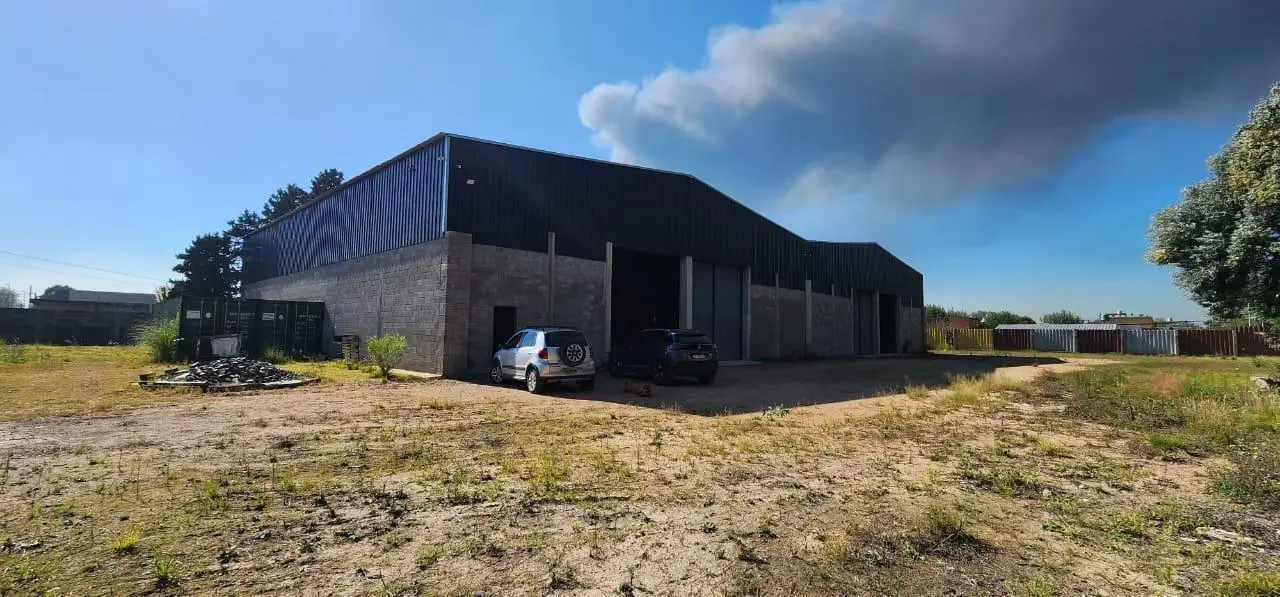 NAVE EN ALQUILER 1440 m2 MAS 2900 m2 DE PLAYA DE MANIOBRAS 1