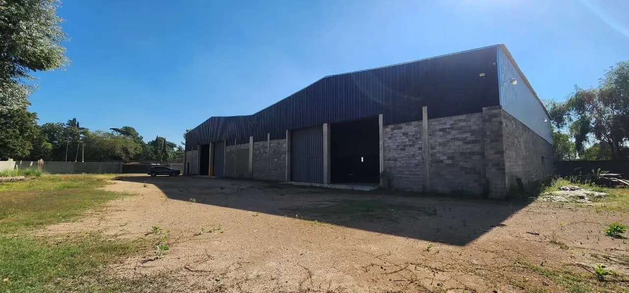 NAVE EN ALQUILER 1440 m2 MAS 2900 m2 DE PLAYA DE MANIOBRAS 2