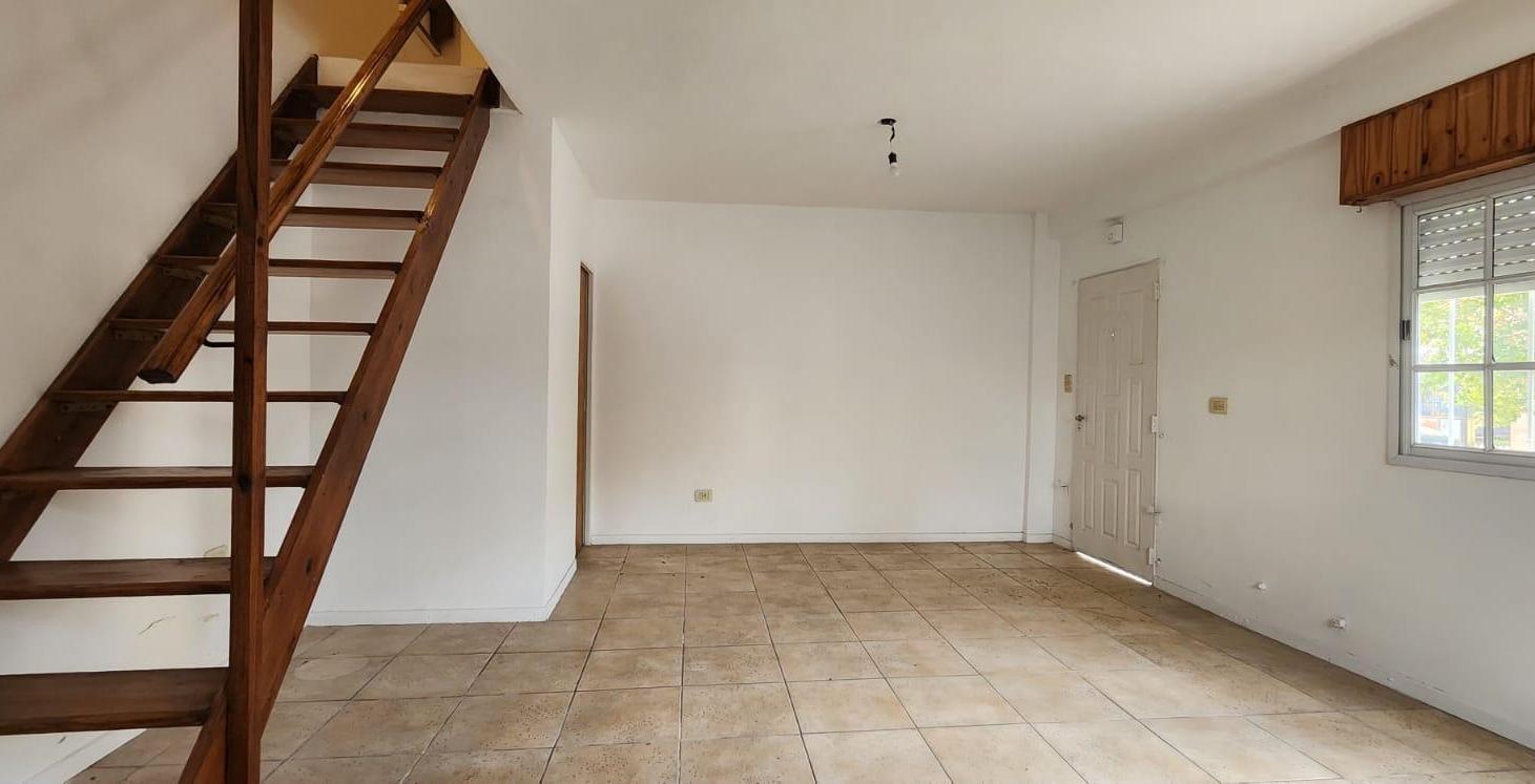 Foto de DUPLEX 3 AMBIENTES CON COCHERA EN VENTA, imagen 3