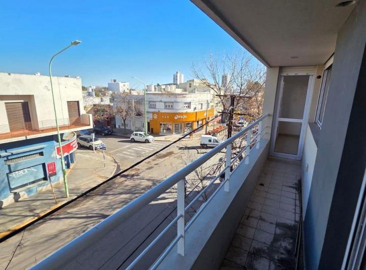 Departamento 2 dormitorios c/balcon 3
