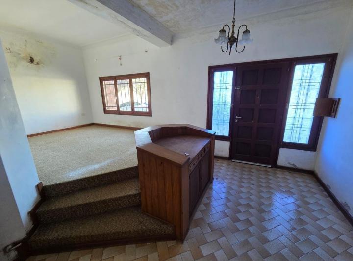 Casa 2 dormitorios + local comercial 2