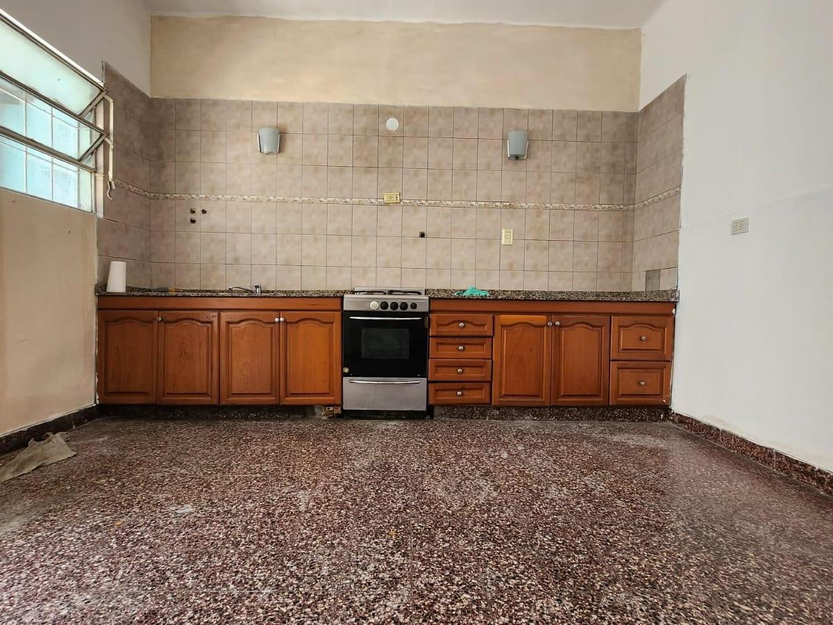 Foto de CASA 3 AMB. AL FRENTE Y DPTO. 3 AMB. EN SU FONDO, imagen 2