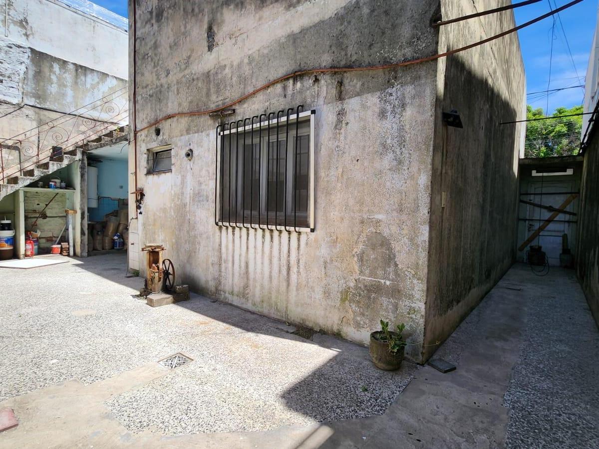 CASA 3 AMB. AL FRENTE Y DPTO. 3 AMB. EN SU FONDO