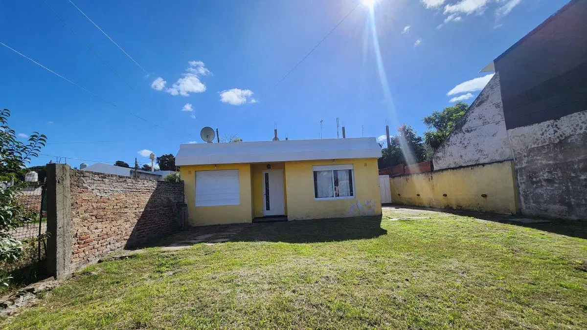 CASA 3 AMB. C/ TERRENO LIBRE 2