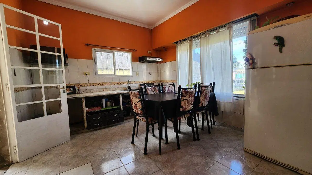 CASA 3 AMB. C/ TERRENO LIBRE 8