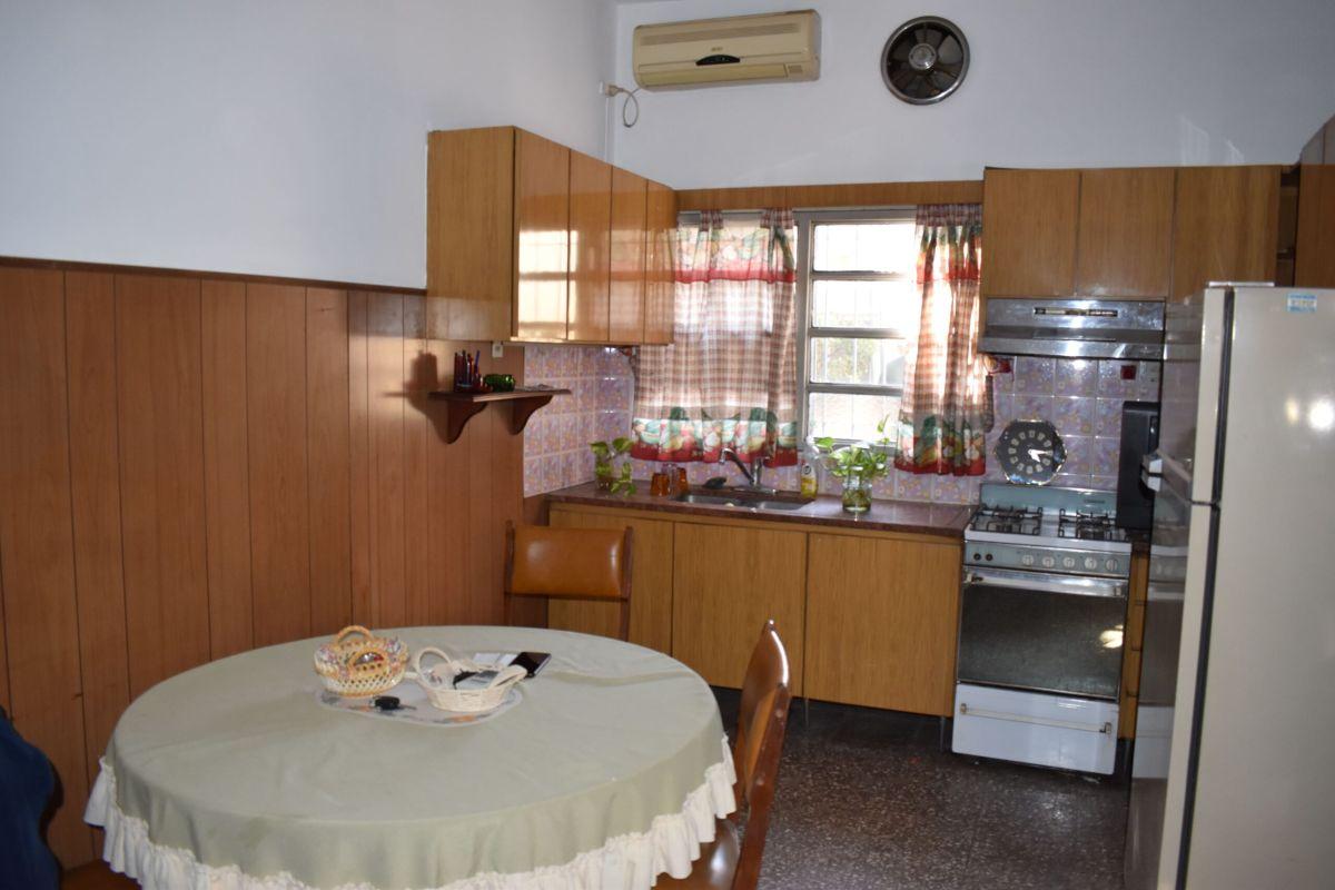 Foto de CASA 3 AMB. AMPLIOS C/ DPTO. 2 AMB., imagen 2