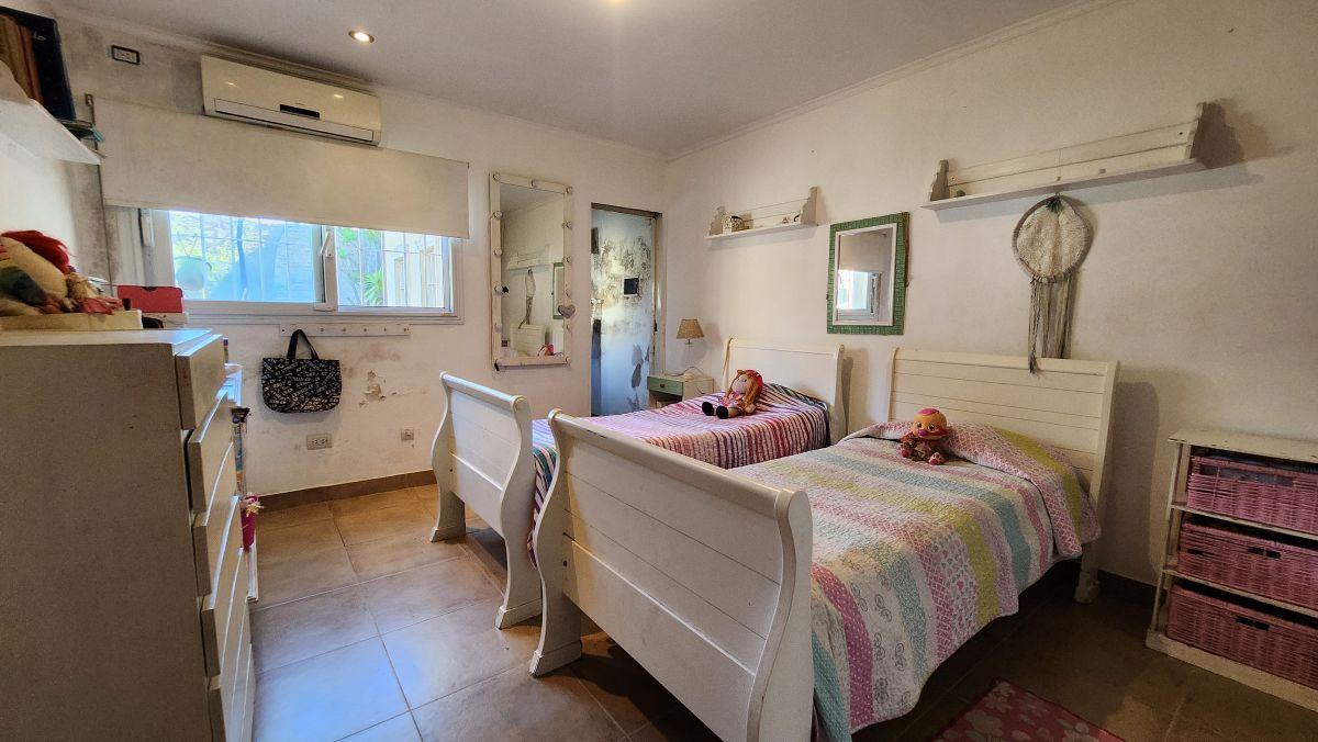 Foto de AMPLIA CASA 3 AMB. C/ COCHERA Y JARDIN, imagen 5