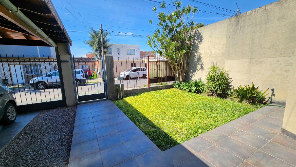 Foto de AMPLIA CASA 3 AMB. C/ COCHERA Y JARDIN, imagen 3