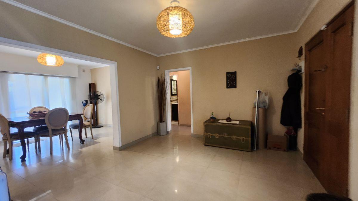 Foto de AMPLIA CASA 3 AMB. C/ COCHERA Y JARDIN, imagen 4