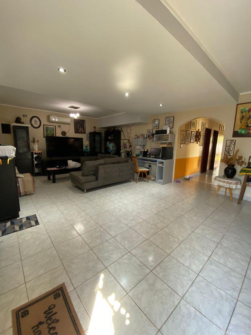 Foto de Venta de Casa 3 DORMITORIOS con quincho y pileta, entre caminos en, imagen 2