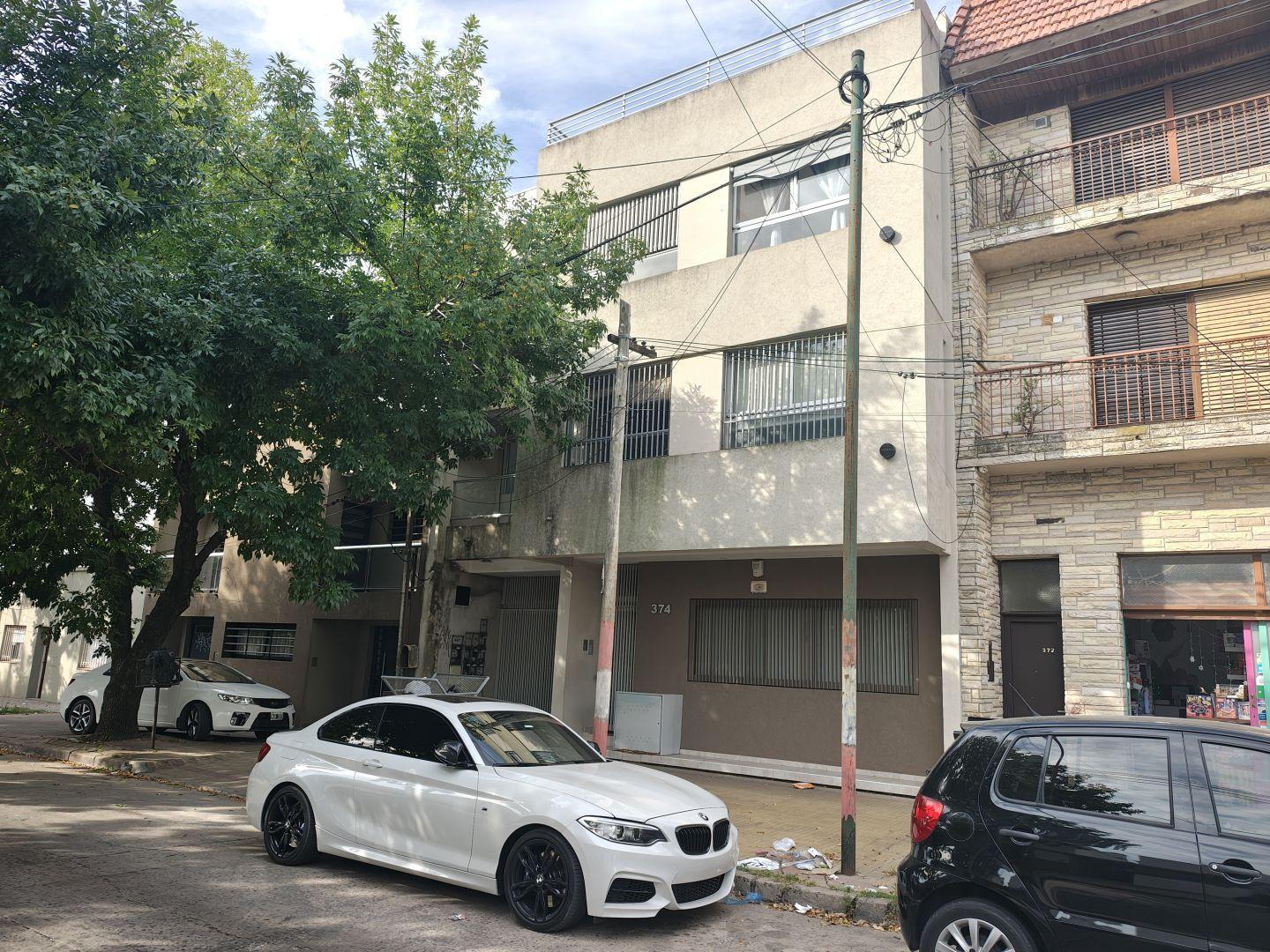 VENTA DE DEPARTAMENTO 1 DORMITORIO CON COCHERA Y TERRAZA EN LA PLATA