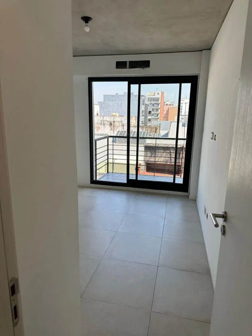 Alquiler de Departamento 1 Dormitorio CON COCHERA en Barracas, Capital Federal. 2