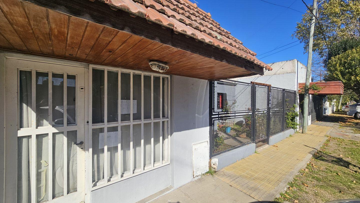 PH en venta de dos dormitorios, Los Hornos, La Plata.
