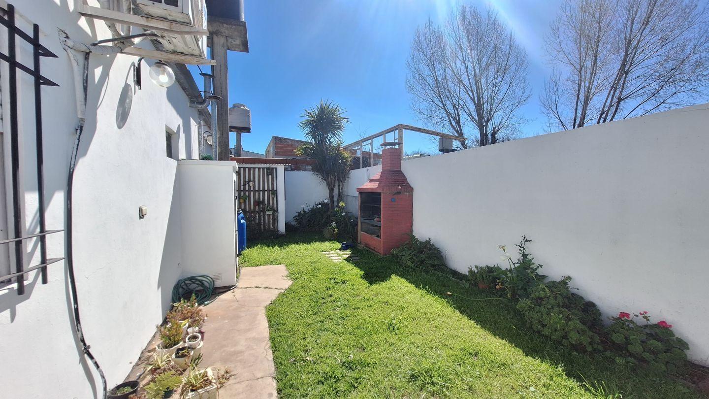 Foto de Venta de Casa 2 Dormitorios en Villa Elvira, La Plata, imagen 3