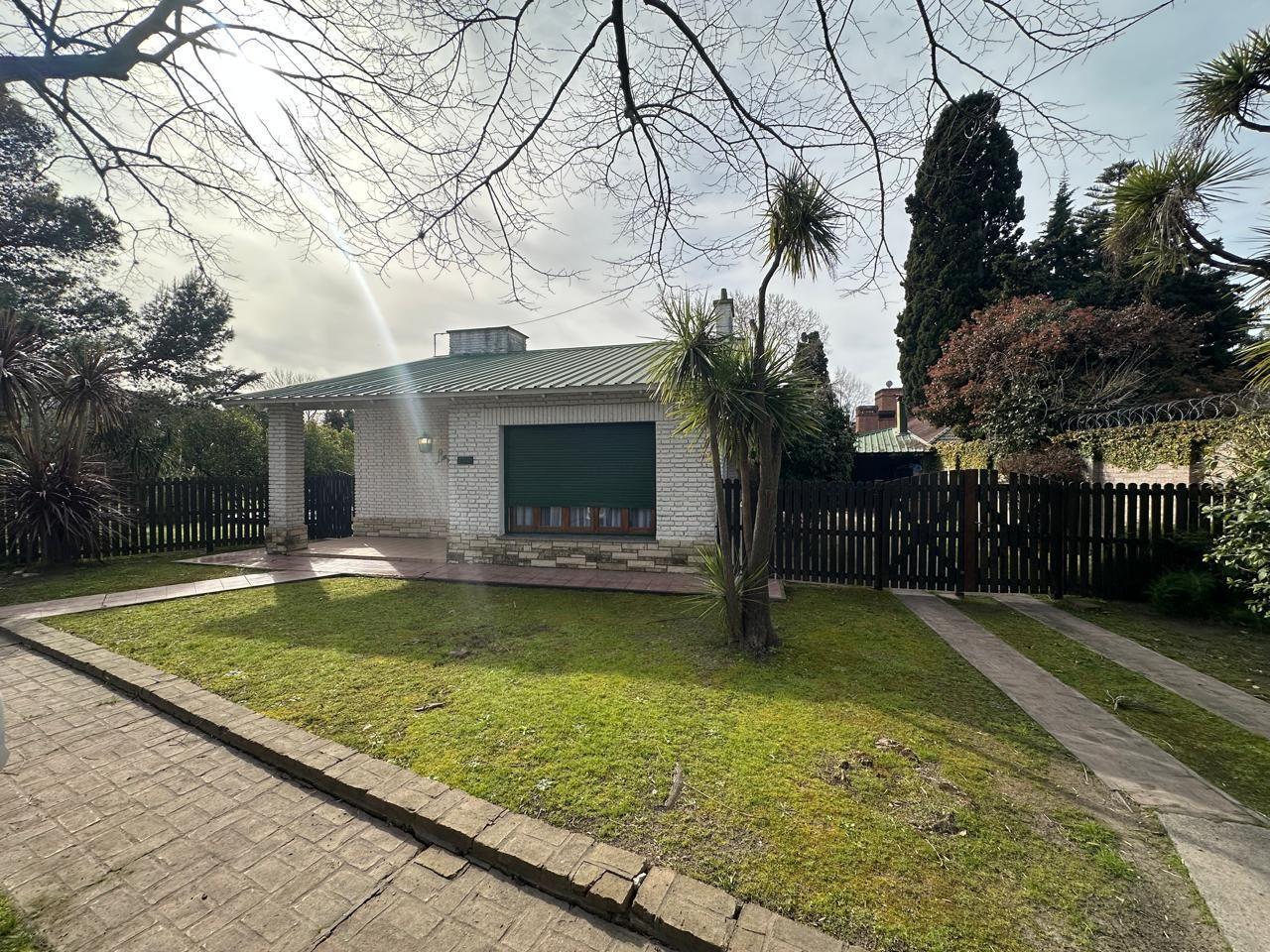 Foto de Venta de Casa de 3 Dormitorios, con parque y pileta en City Bell., imagen 2