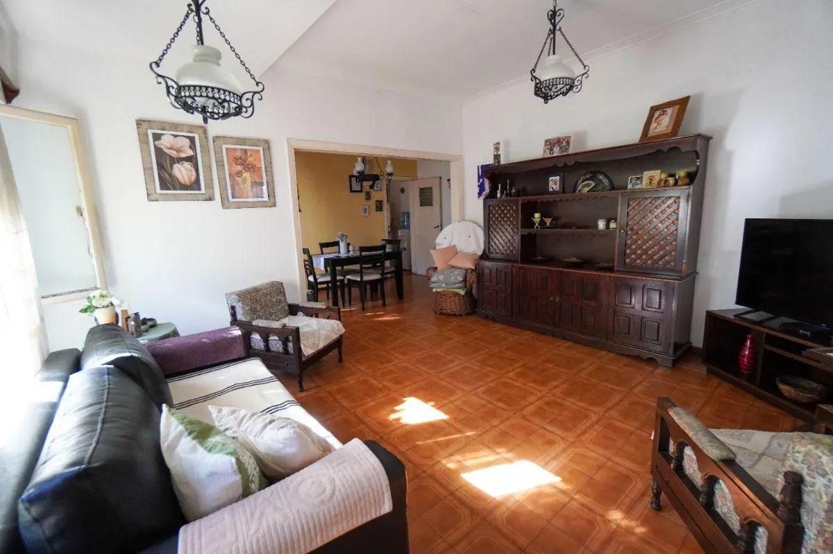 Casa en venta c/ cochera en Ciudad Jardín Lomas del Palomar 3