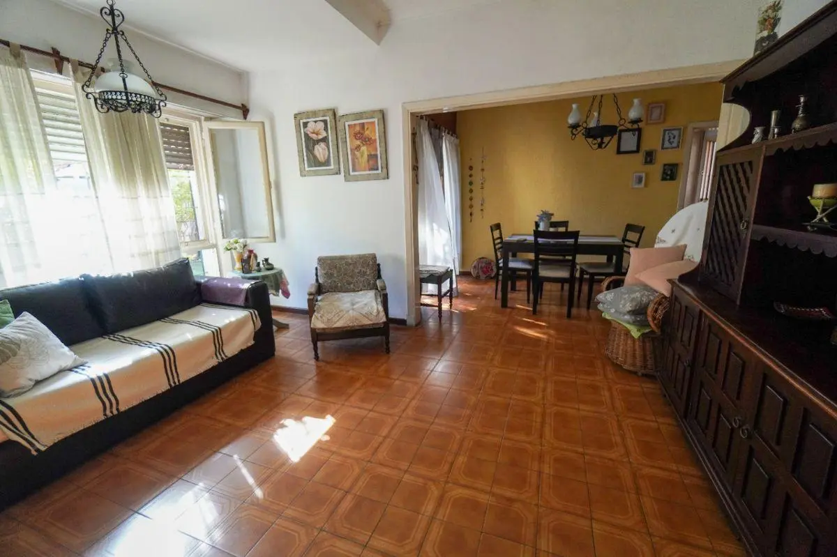 Casa en venta c/ cochera en Ciudad Jardín Lomas del Palomar 4