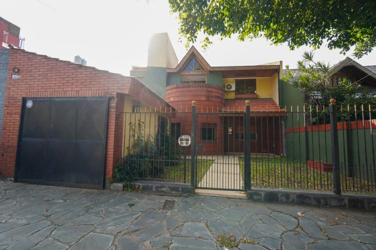 Casa en venta c/ cochera en Martín Coronado