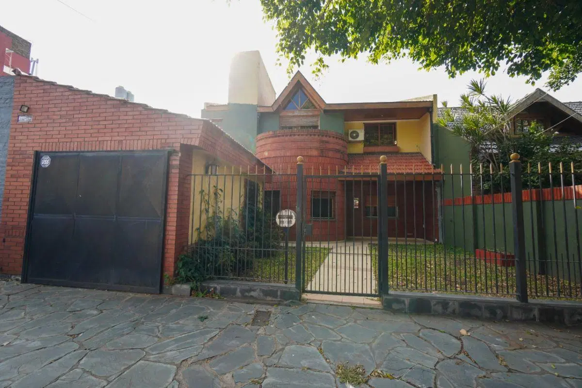 Casa en venta c/ cochera en Martín Coronado 4
