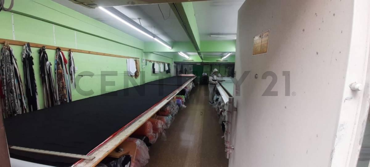 Local en Pleno Once con Deposito y Espacio Aereo 3