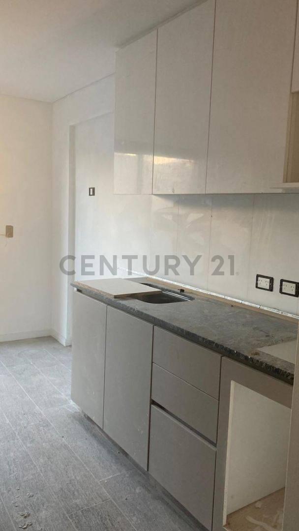 Venta Departamento 4 Ambientes Duplex con Balcon Parrilla en 3