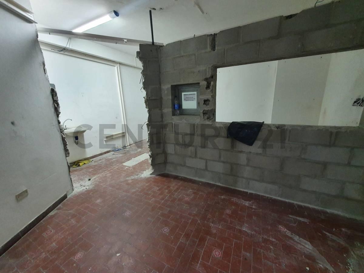 Oportunidad local en venta Av Corrientes y Scalabrini Ortiz