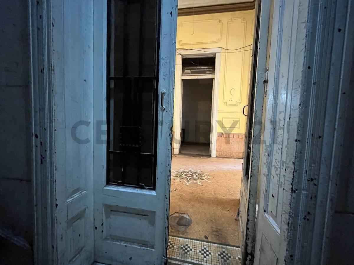 Venta Departamento en Casa Calise, Balvanera Departamento a Refaccionar en Edificio Declarado Pa. 5