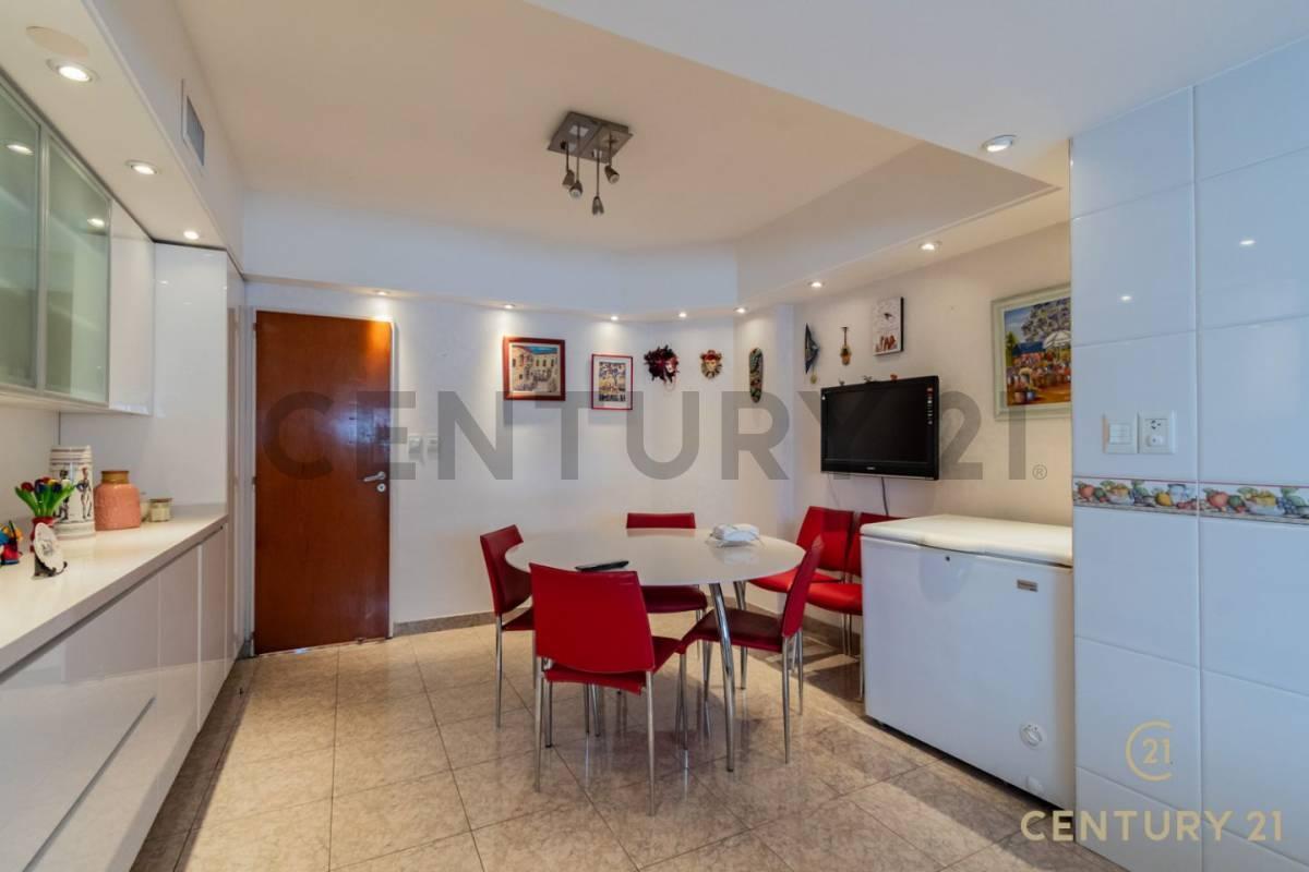Venta Departamento 4 Ambientes en Flores Sobre Av Avellaneda 1