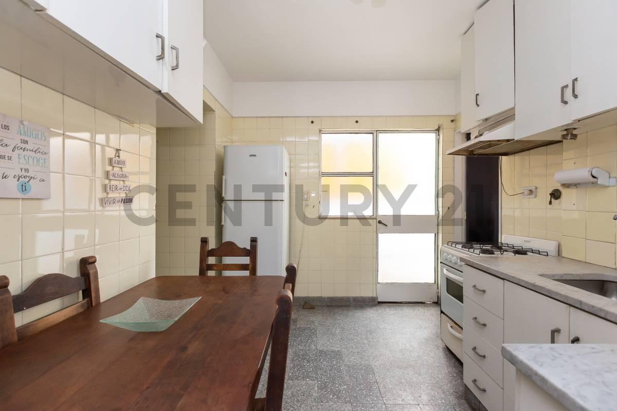 Departamento Piso Alto en Venta 3 Ambientes con Dependencia en San Telmo 4