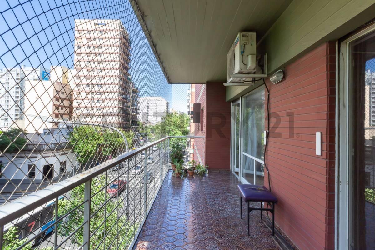 Venta Departamento 3 Ambientes con Dependencia en Almagro 4