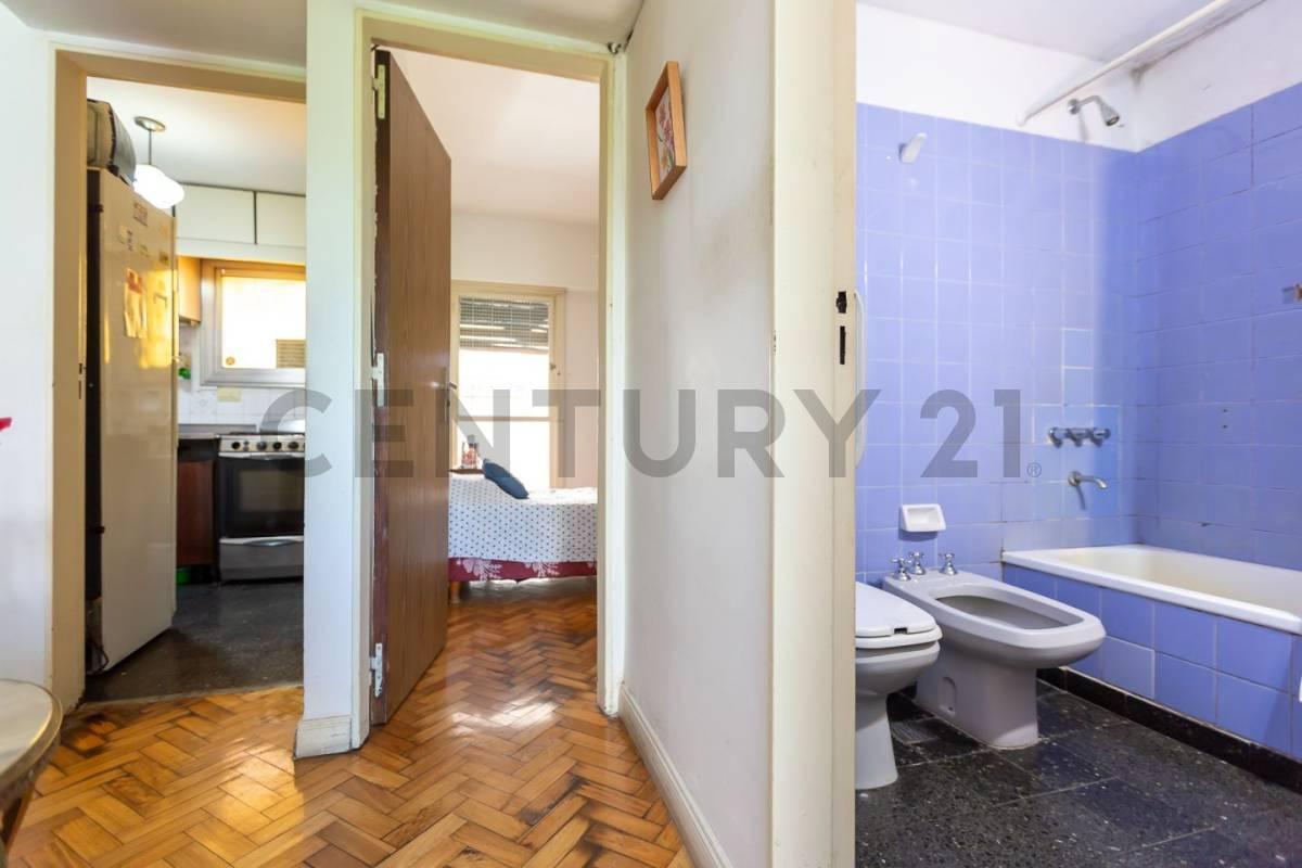 Venta Departamento 3 Ambientes con Dependencia en Almagro 2