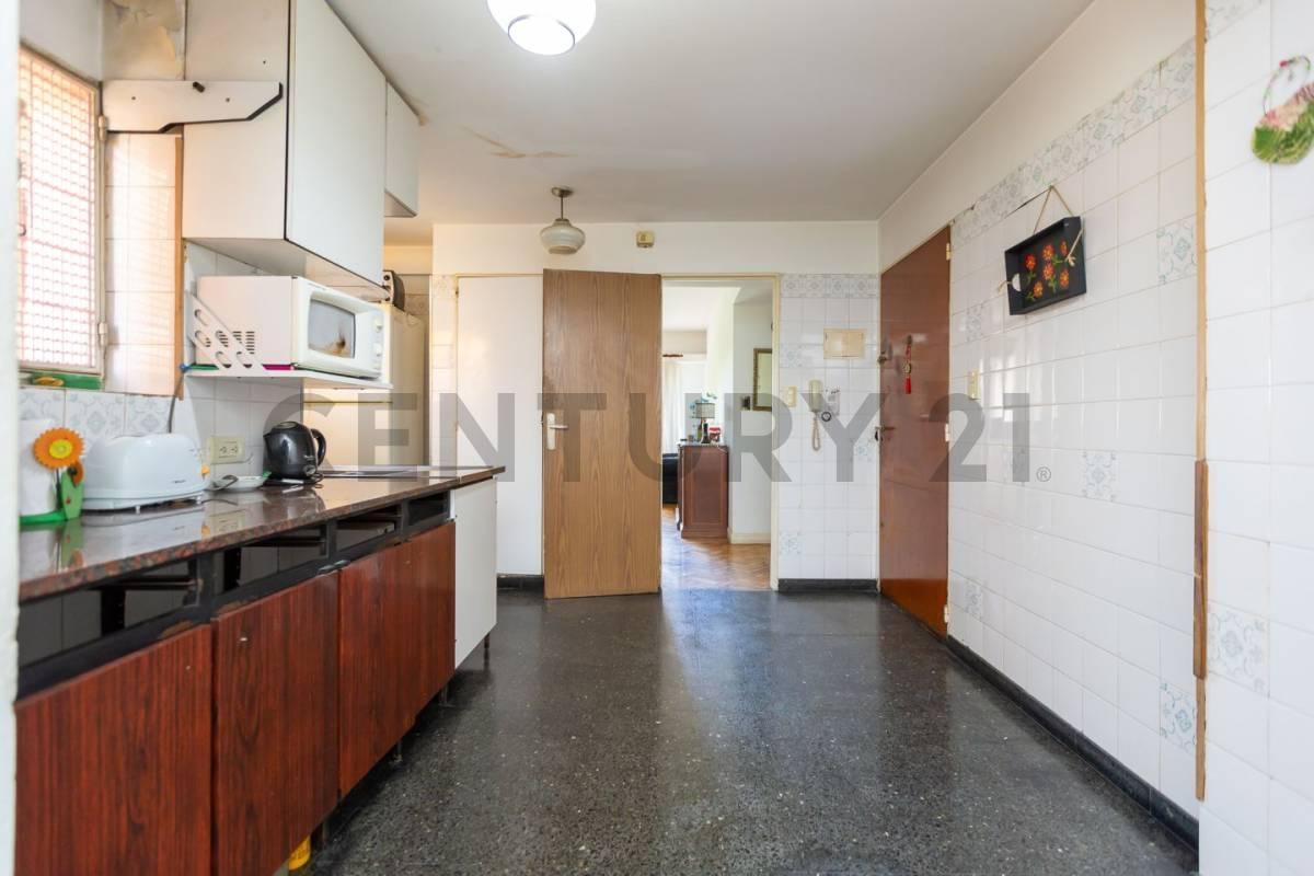 Venta Departamento 3 Ambientes con Dependencia en Almagro 3
