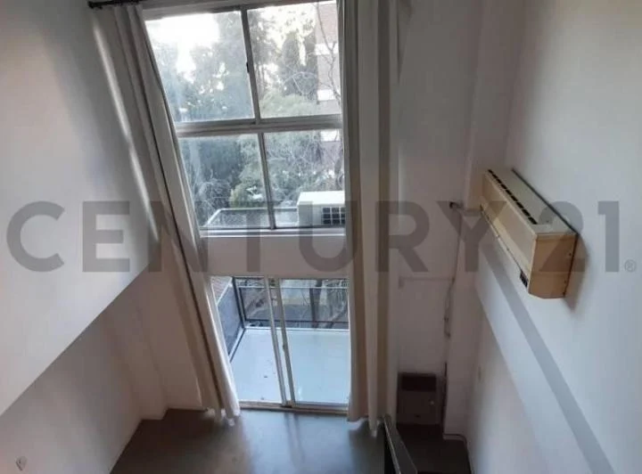 <p>DEPARTAMENTO 2 AMBIENTES TIPO DUPLEX, FRENTE AL CAMPO DE POLO!!&nbsp;</p><br><p>DESCRIPCION:&n... 1