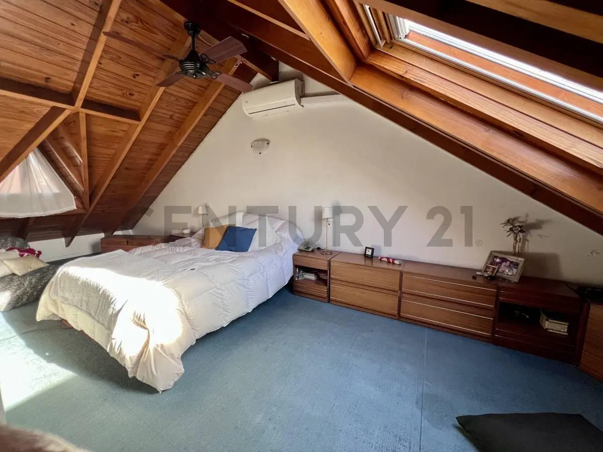 Impecable Dúplex con 2 Cocheras, Patio y Parrilla! Muy Luminoso y Listo para Mudarse 3