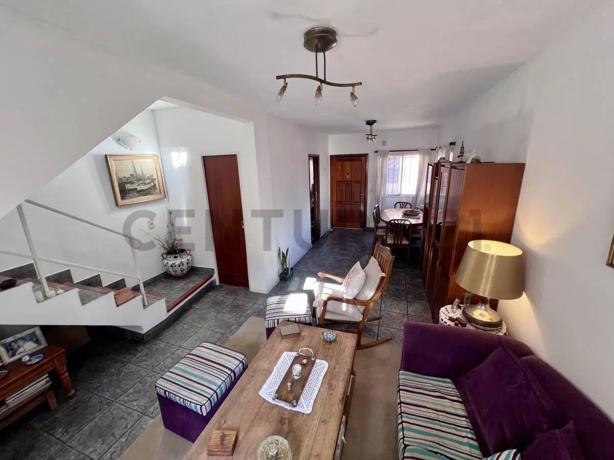 Impecable Dúplex con 2 Cocheras, Patio y Parrilla! Muy Luminoso y Listo para Mudarse 2