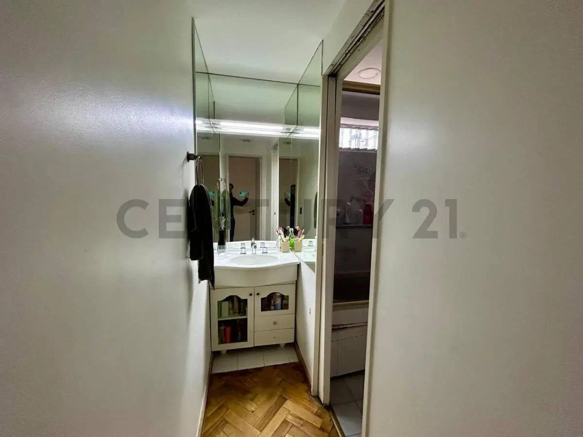 Venta Departamento 5 amb + dep + cochera + super luminoso 4