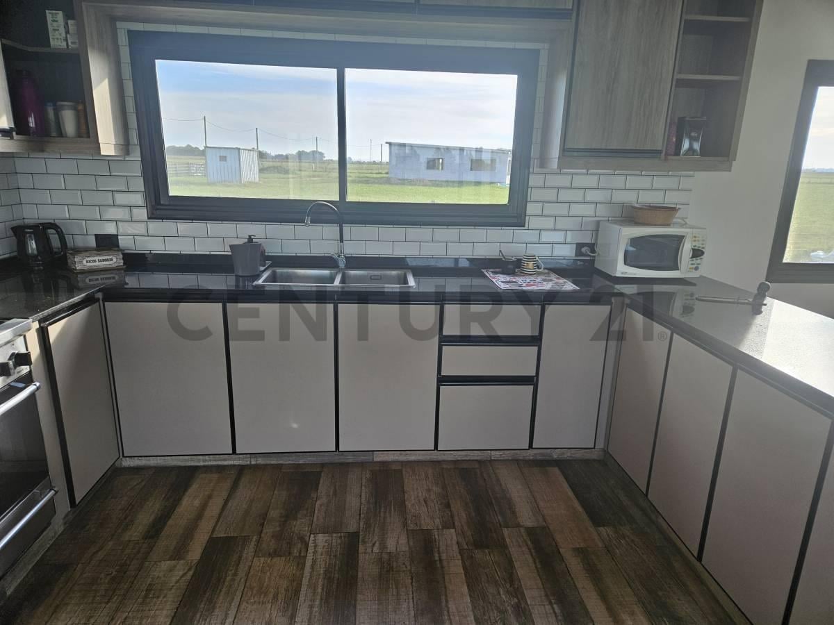 Foto de Venta Casa de 4 amb en Estancia Las Malvinas, Brandsen, imagen 1